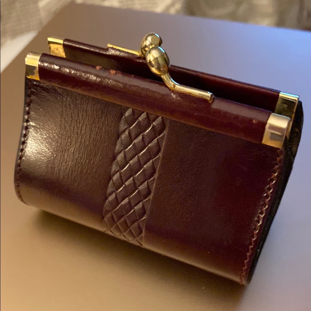 Elegant Brown Leather Coin Purse with Gold Accents. Vintage